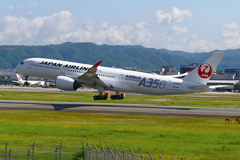 AIRBUS A350 silver　②