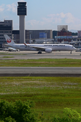 AIRBUS A350 silver　①