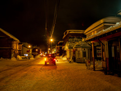雪明りの路