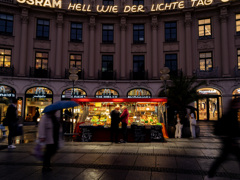 夜のフルーツ店