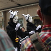 静岡大道芸　隙間から
