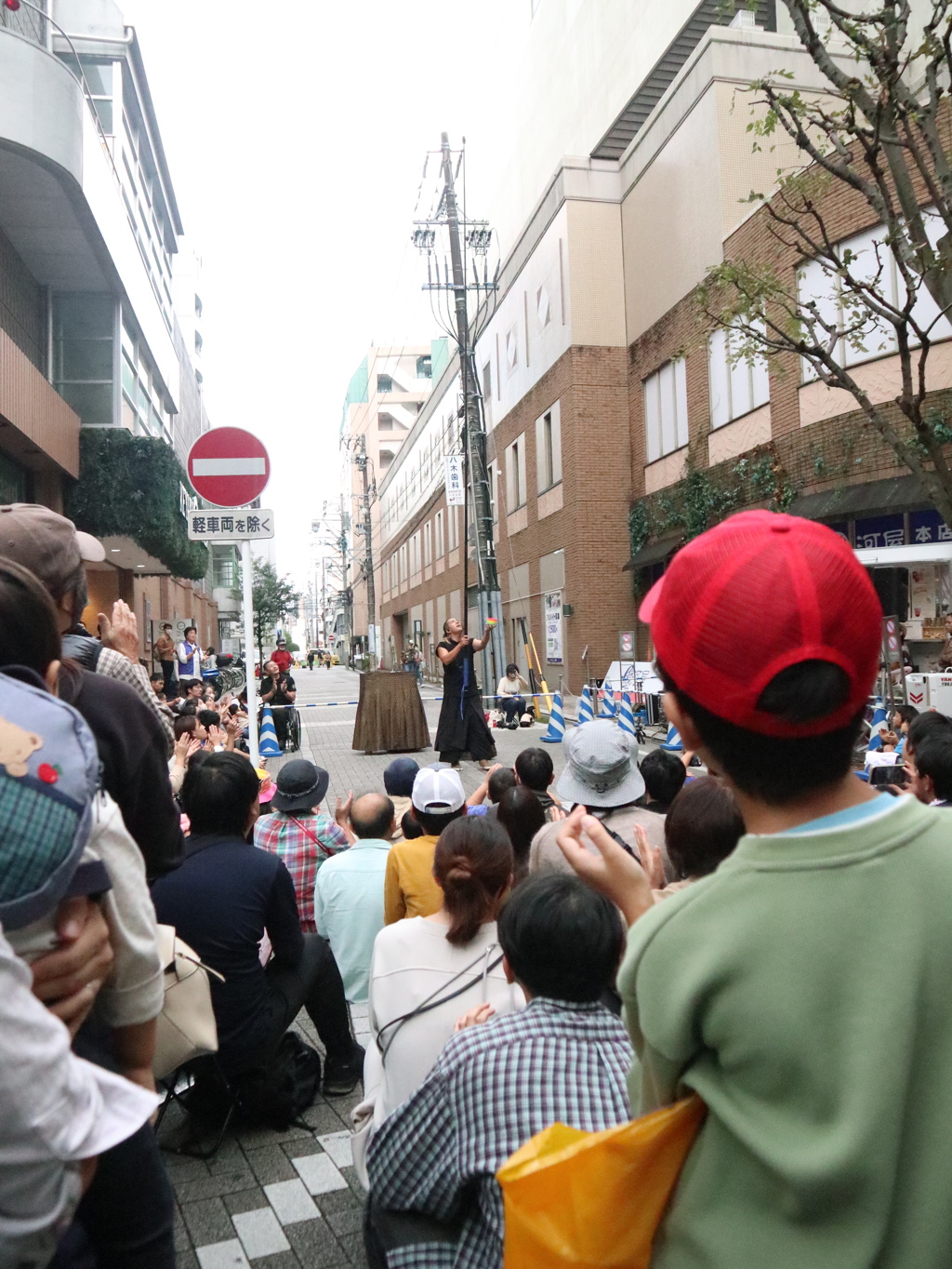 静岡大道芸　隙間から２