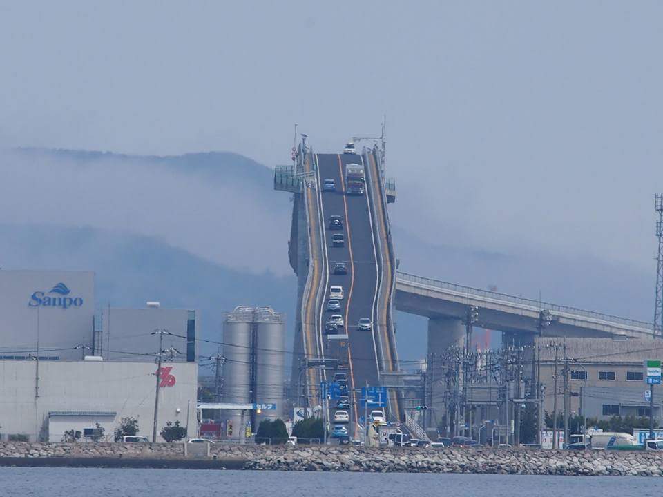 ベタ踏み坂