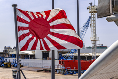 むらさめ型護衛艦4番艦 DD-104 きりさめ 艦尾旗竿 自衛艦旗