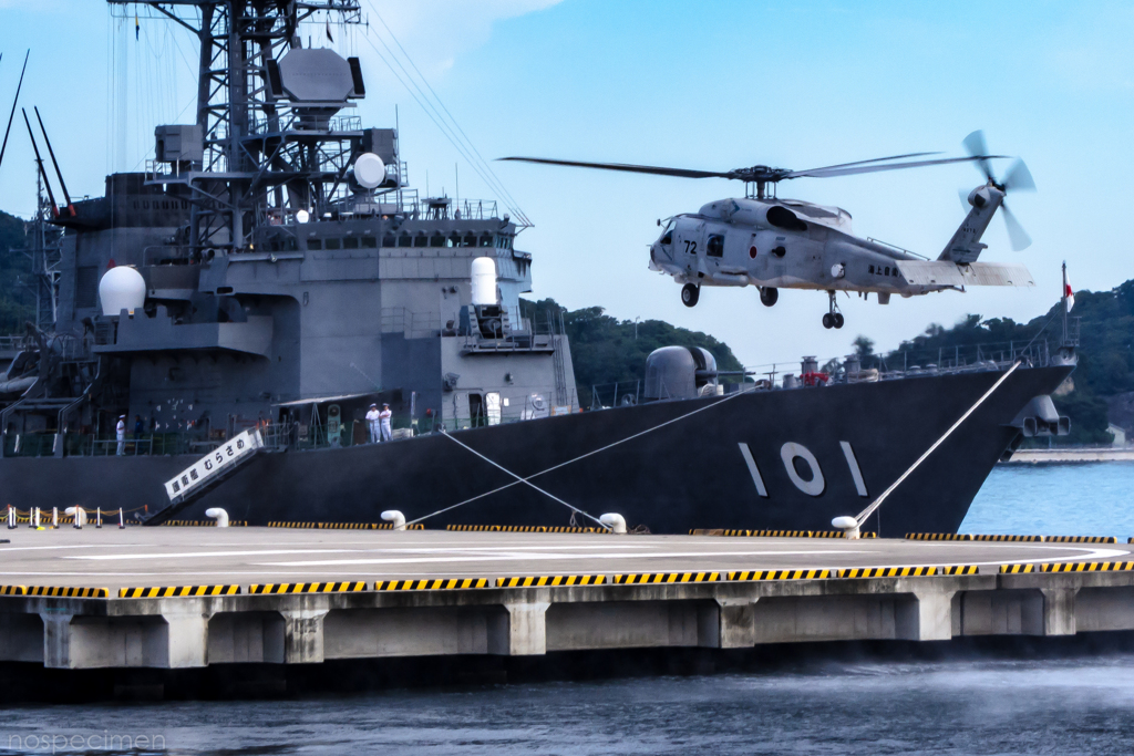 SH-60J 哨戒ヘリコプター（＆ DD-101 汎用護衛艦 むらさめ）