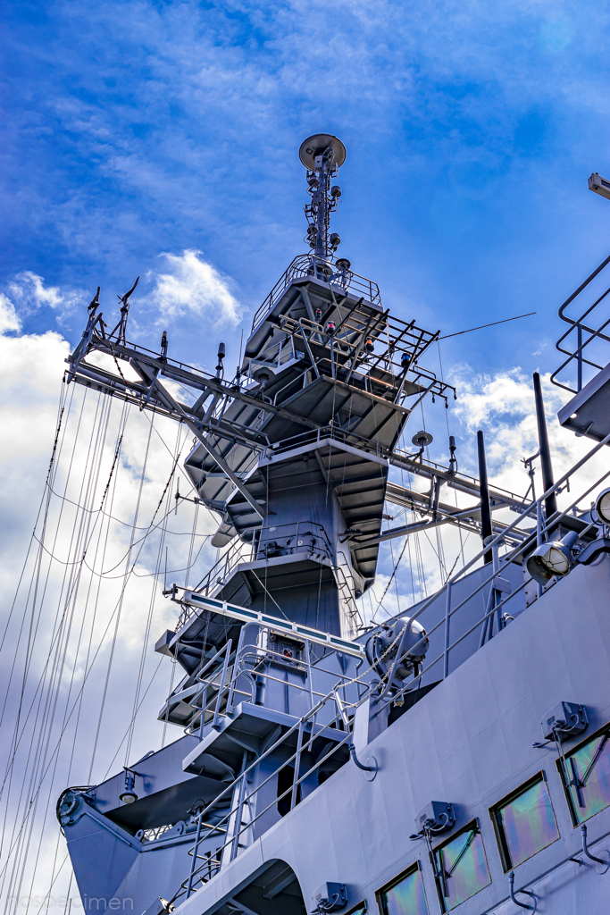 おおすみ型輸送艦 3番艦 LST-4003 くにさき メインマスト