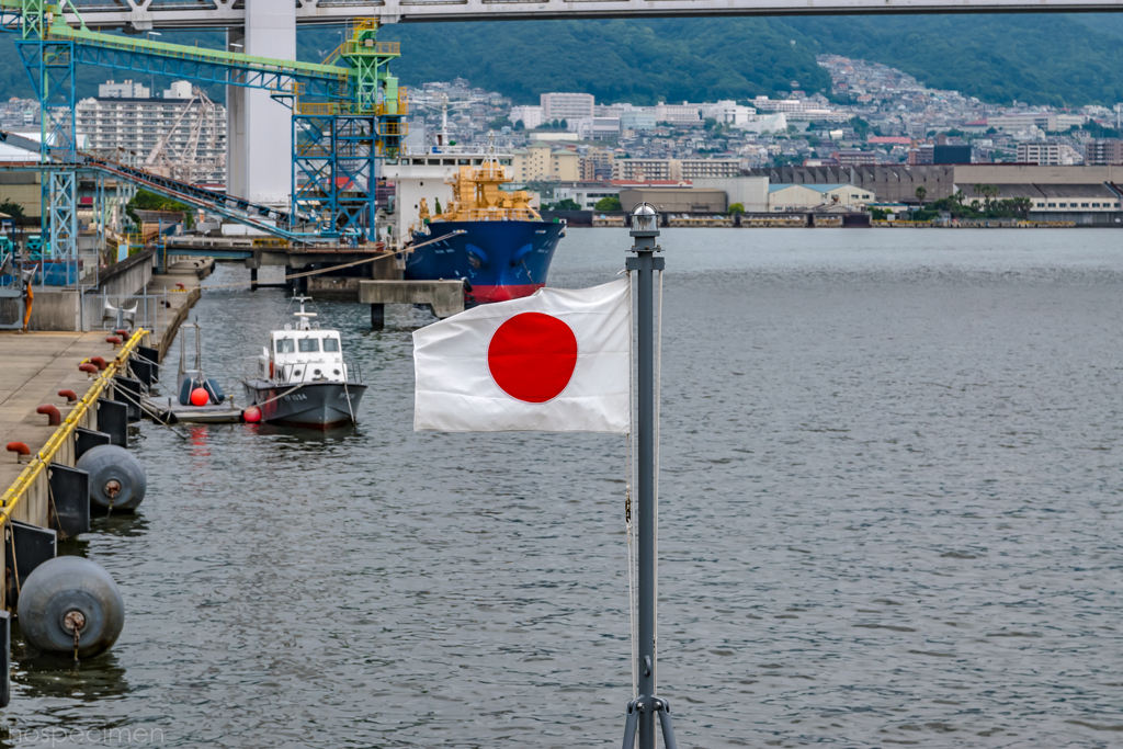 えのしま型掃海艇 3番艇 MSC-606 はつしま 艇首旗竿 日本国旗