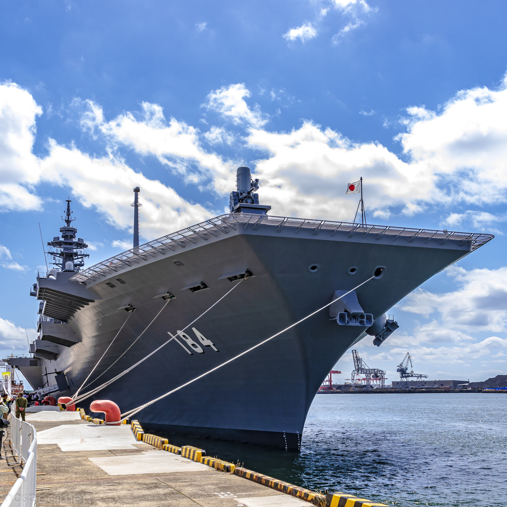 DDH-184 いずも型ヘリコプター搭載護衛艦 かが 艦首側