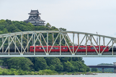 犬山城と名鉄電車