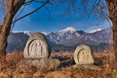 道祖神と雪山