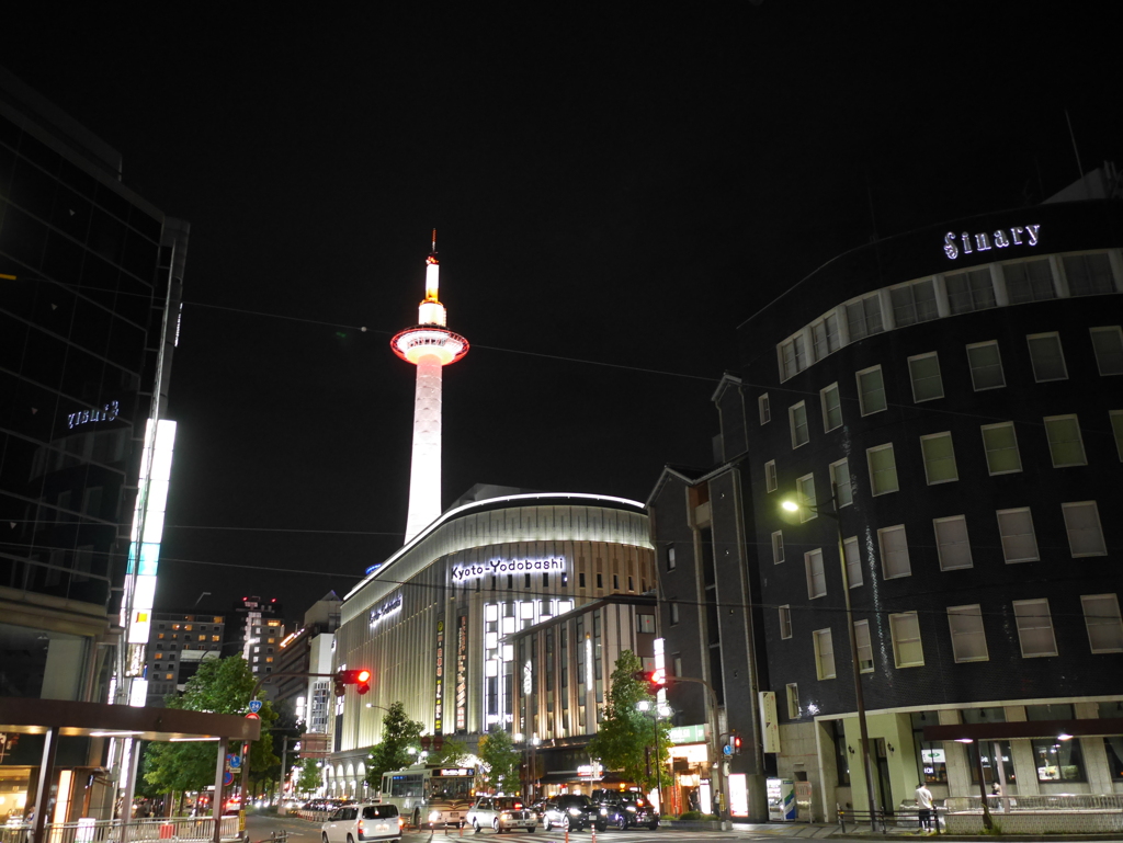 京都タワー周辺の夜　その2