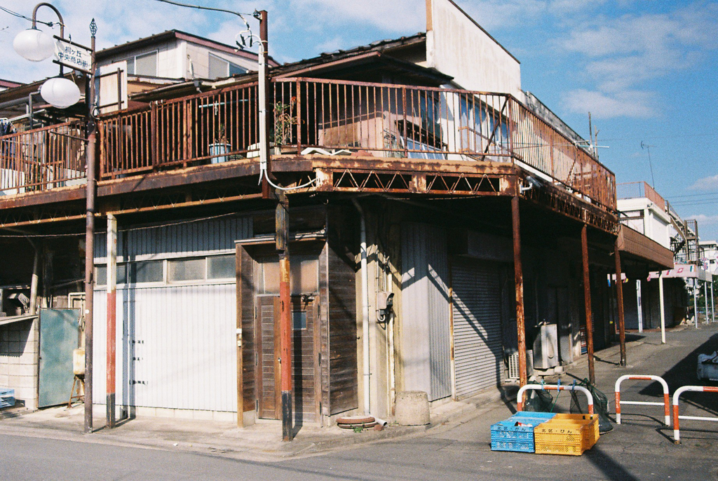 桐ヶ丘中央商店街　裏側