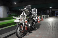 ガード下の自転車