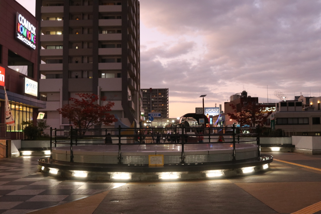 駅前の夕暮れその２