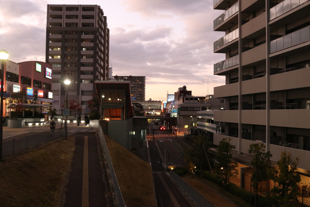 駅前の夕暮れその１