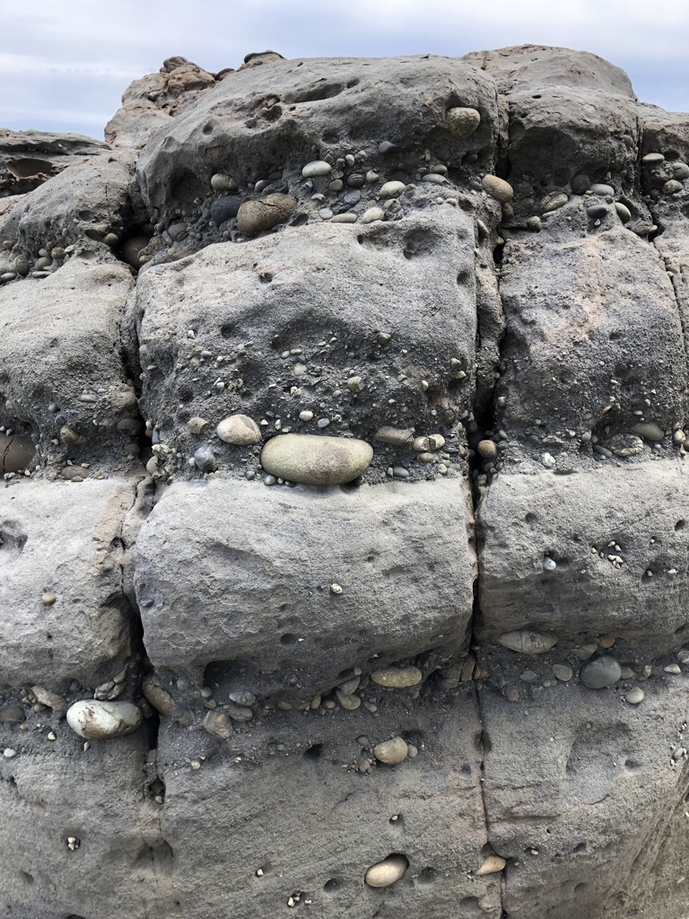 鉄浜海岸  奇岩屋？