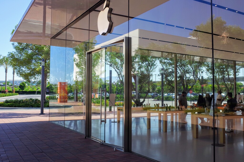 APPLE STORE