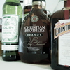 酒瓶と酔ったクマ