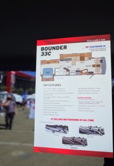 自走式Motor homeの仕様 at California RV Show
