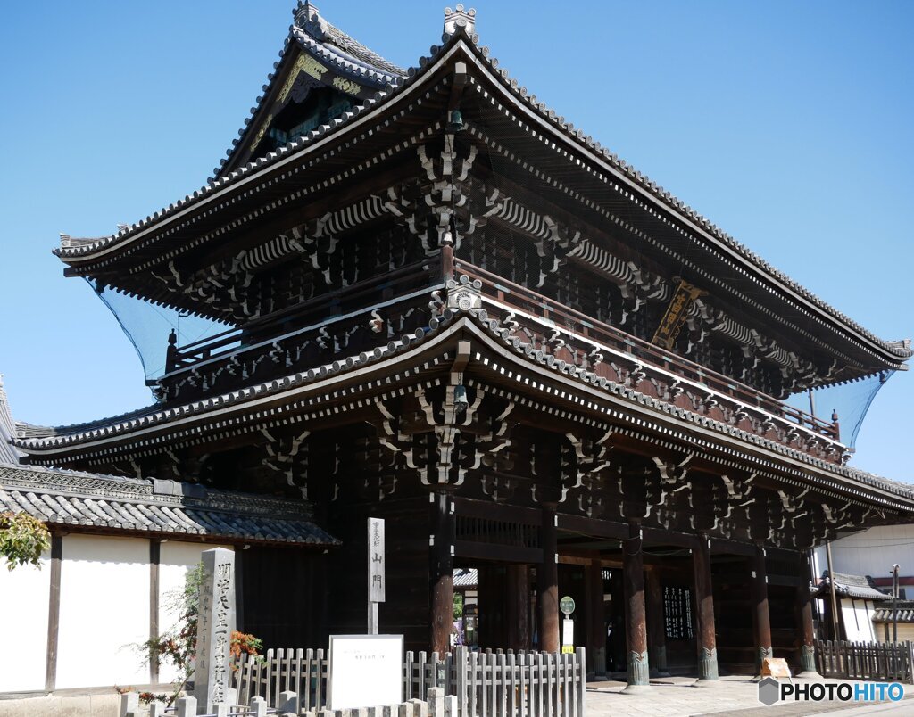 高田本山　山門