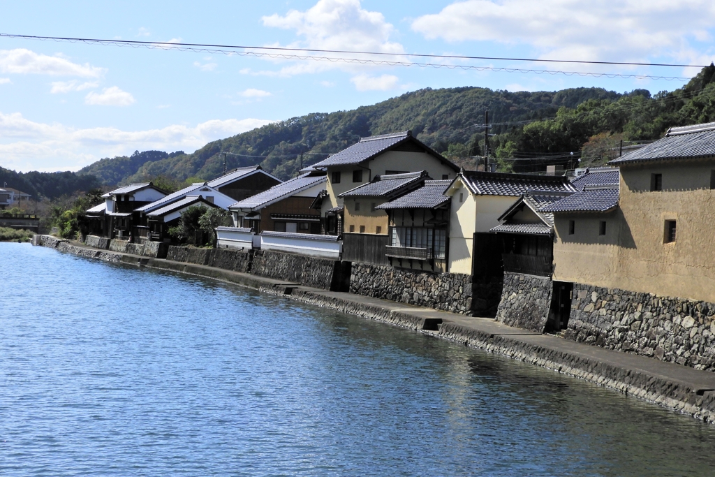 平福の土塀