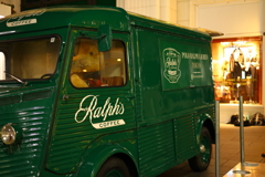 運転手はネコちゃん？