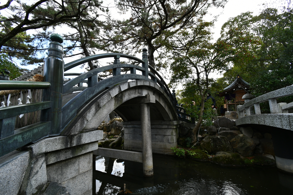 西宮神社　神池に架かる橋
