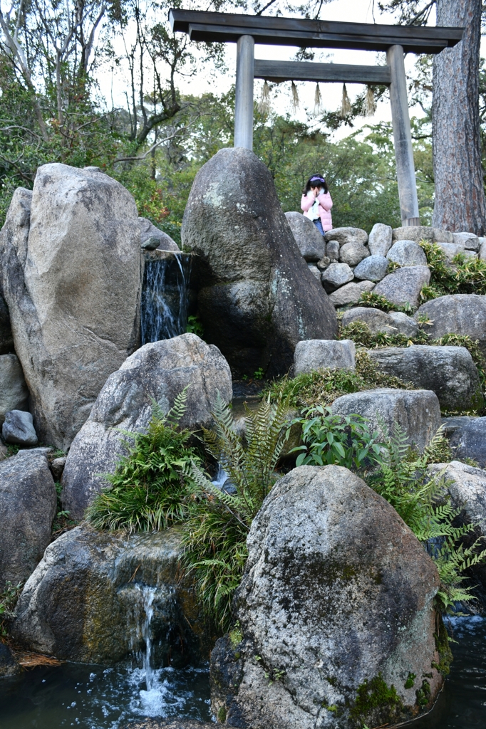 お伊勢さんに向かって