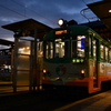 とでん　夜の高知駅にて