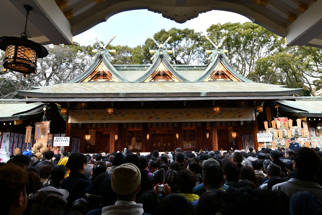 参拝にあふれる人々