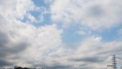 雲の様々な層、青い空　－　秋　－　空シリーズ