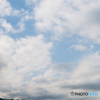 雲の様々な層、青い空　－　秋　－　空シリーズ
