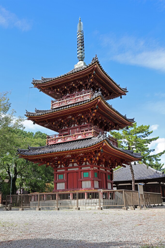 刀田山鶴林寺三重塔