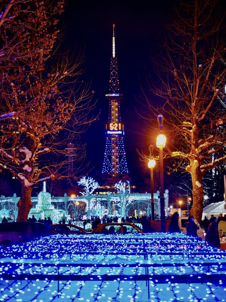 ホワイトイルミネーションとテレビ塔