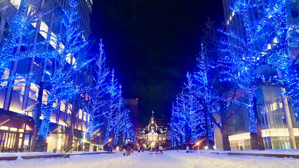 赤レンガをブルーに染める