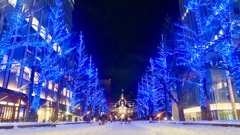 赤レンガをブルーに染める