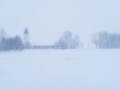 雪降るまちの小学校