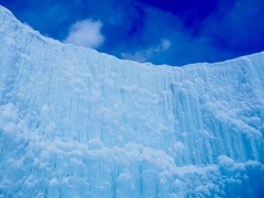 聳え立つ氷壁