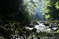 岩戸の前