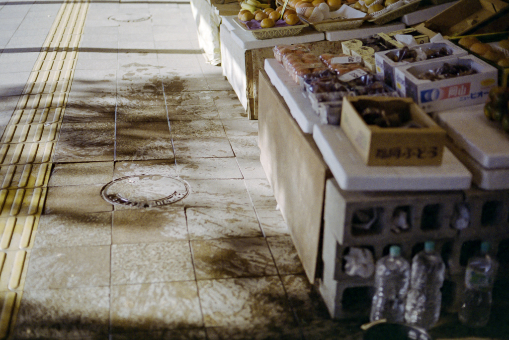 八百屋の水撒き