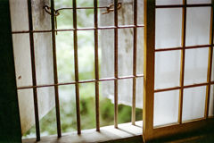 蔵の窓