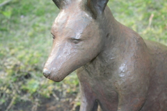 動物園のカンガルー石像（河崎凌）