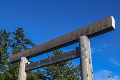 鳥居と空