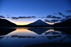 精進湖