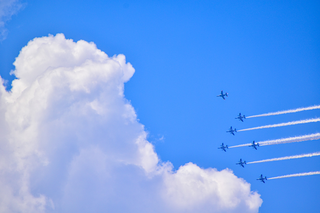 初夏の空を征く