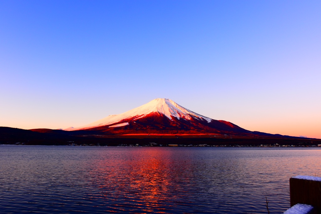 山中湖の紅富士