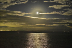 月明かり 相模湾