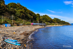 今らもう秋 誰もいない海