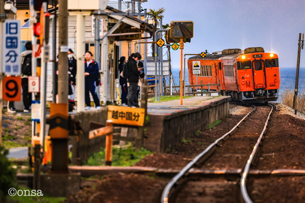 海の見える駅にて