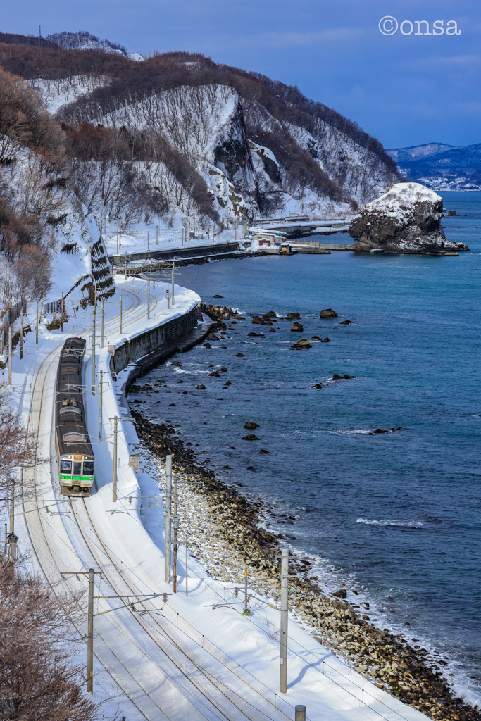 海岸線を縫うように